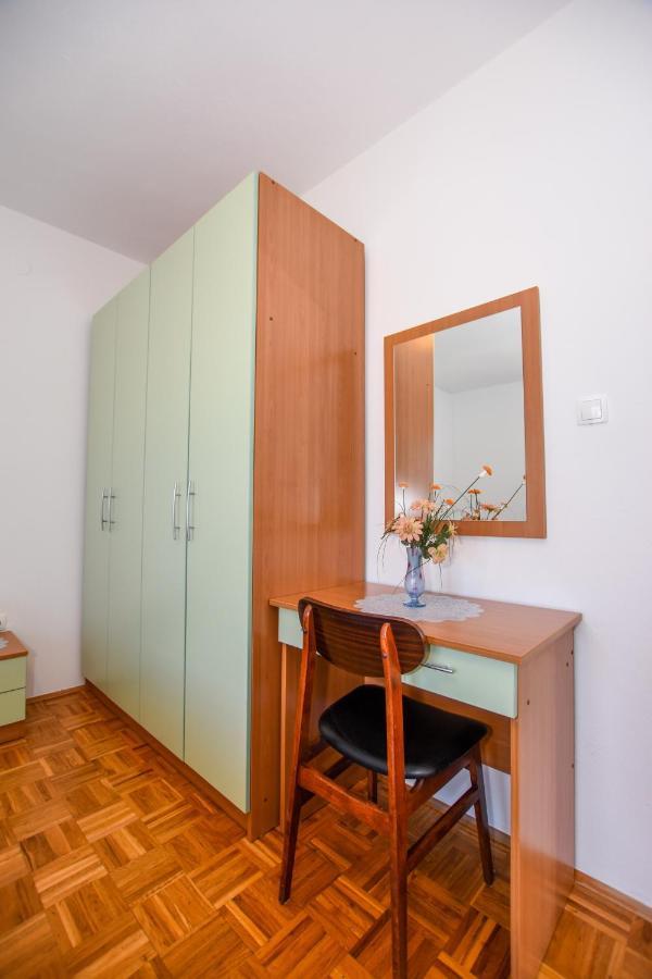 Apartmani Marija Ljubica Pag Town Exterior photo