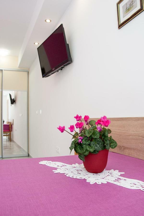 Apartmani Marija Ljubica Pag Town Exterior photo